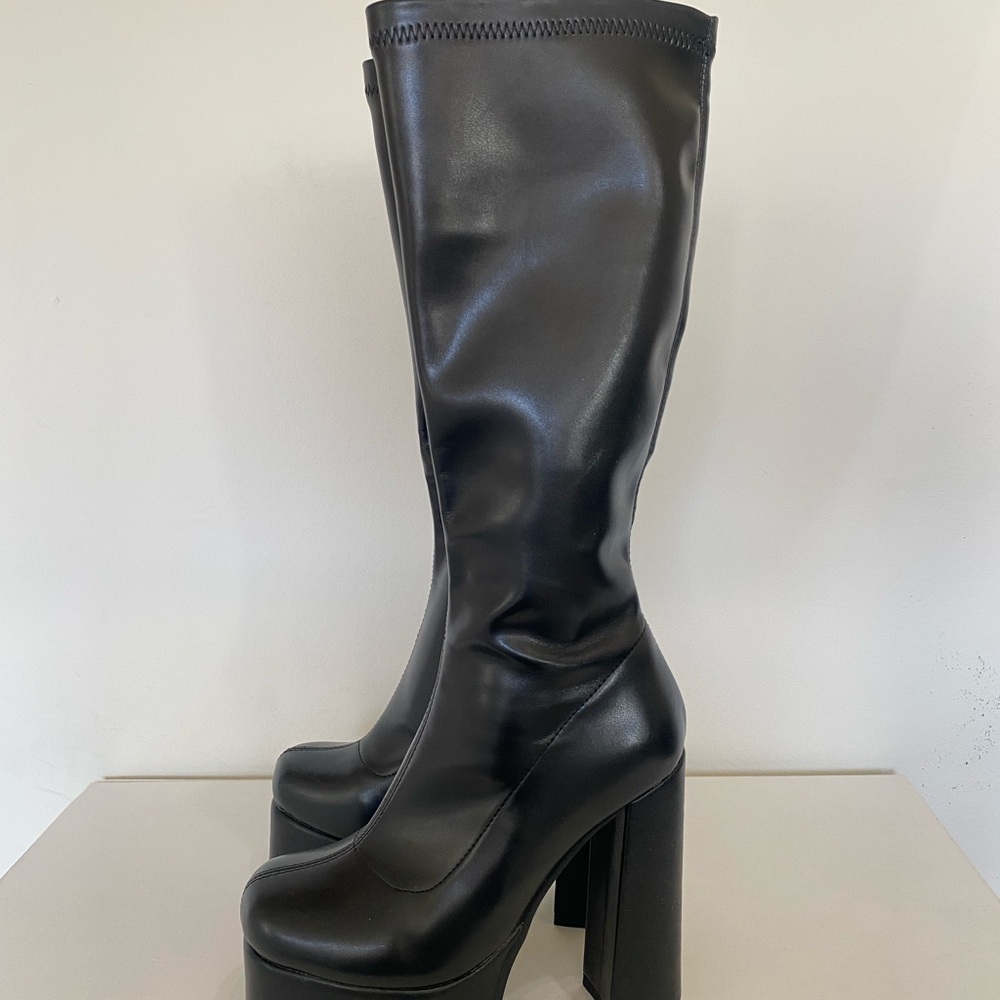 Sleek Black Over-the-Knee Platform Boots